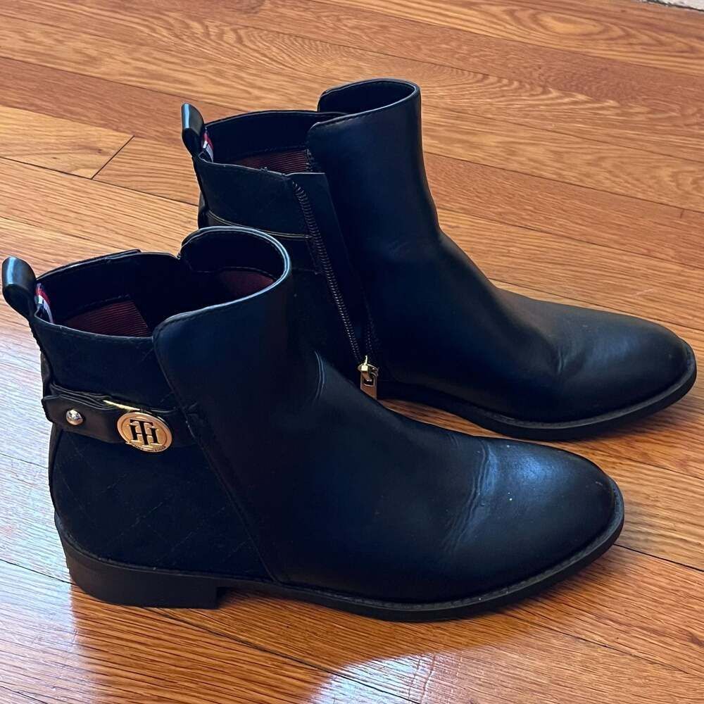 Tommy Hilfiger Isleen Quilted Ankle Booties Boots Black Size 6.5 Vegan Leather